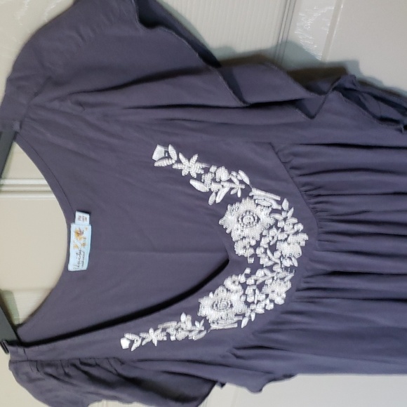 EUC🔹️Unity World Wear embroidery bling boho rayon top size medium petite - Picture 2 of 5